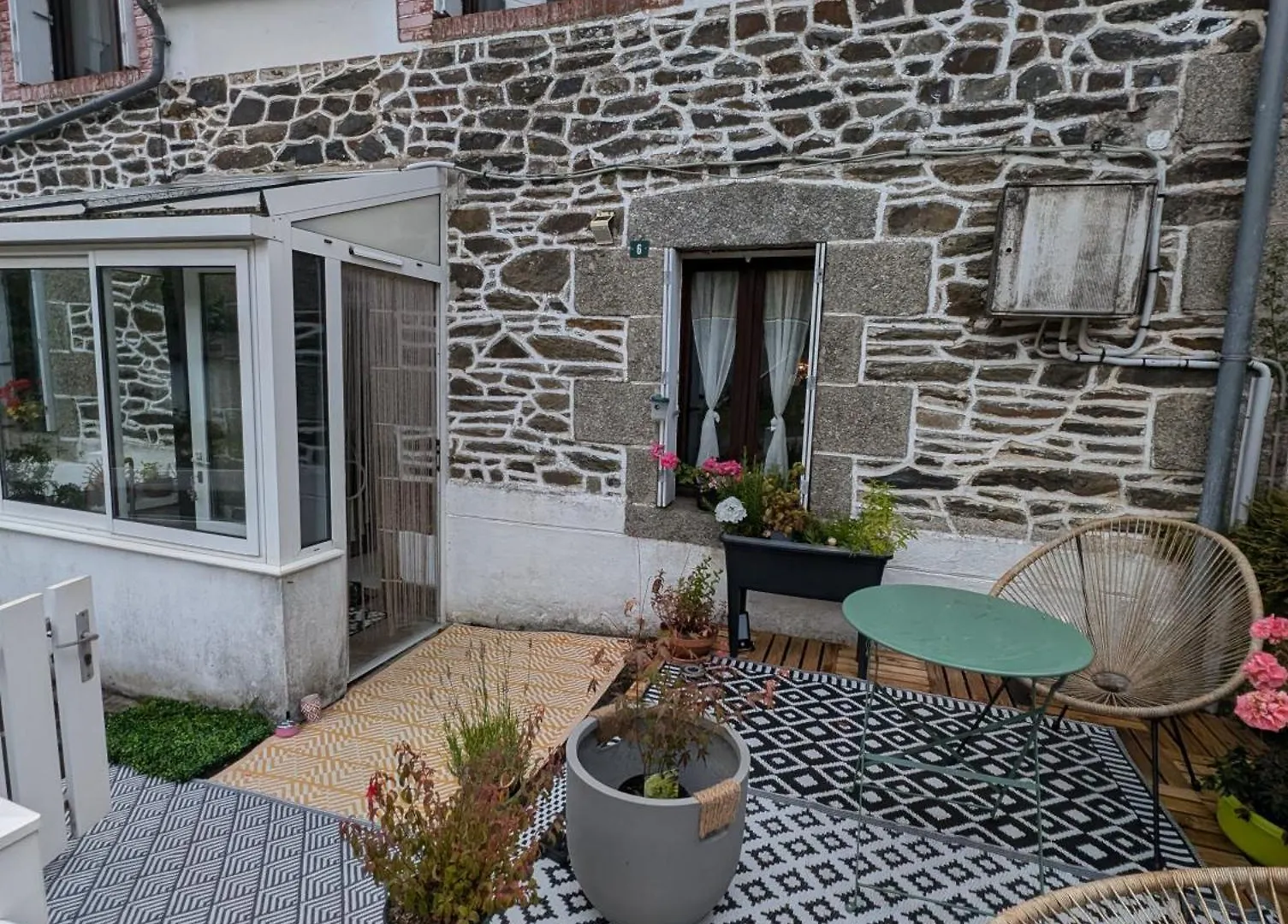 La Petite Maison De Locarn Bed & Breakfast